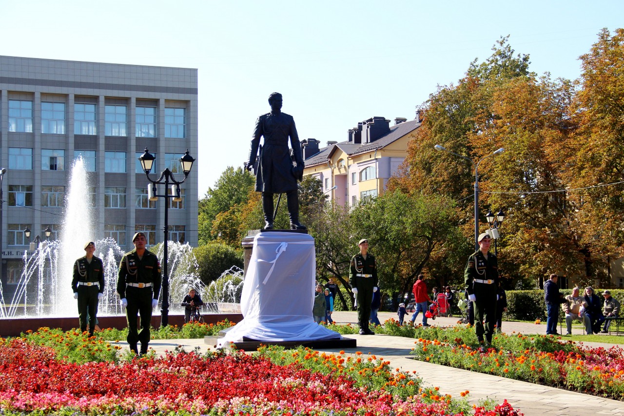 Памятник Пржевальскому в Смоленске