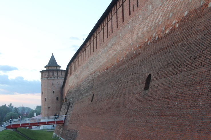 Часть кремлевской стены с Маринкиной башней