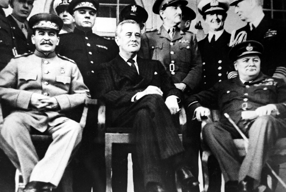 Иосиф Сталин, Франклин Рузвельт и Уинстон Черчилль на Тегеранской конференции. 28 ноября — 1 декабря 1943 года